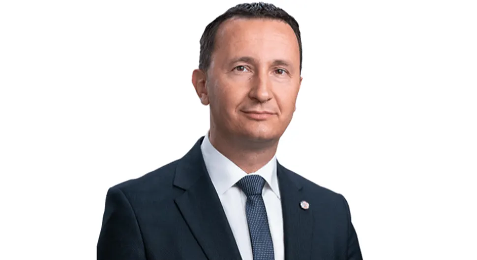 У Никшићу каменовано возило Мирка Ћурића