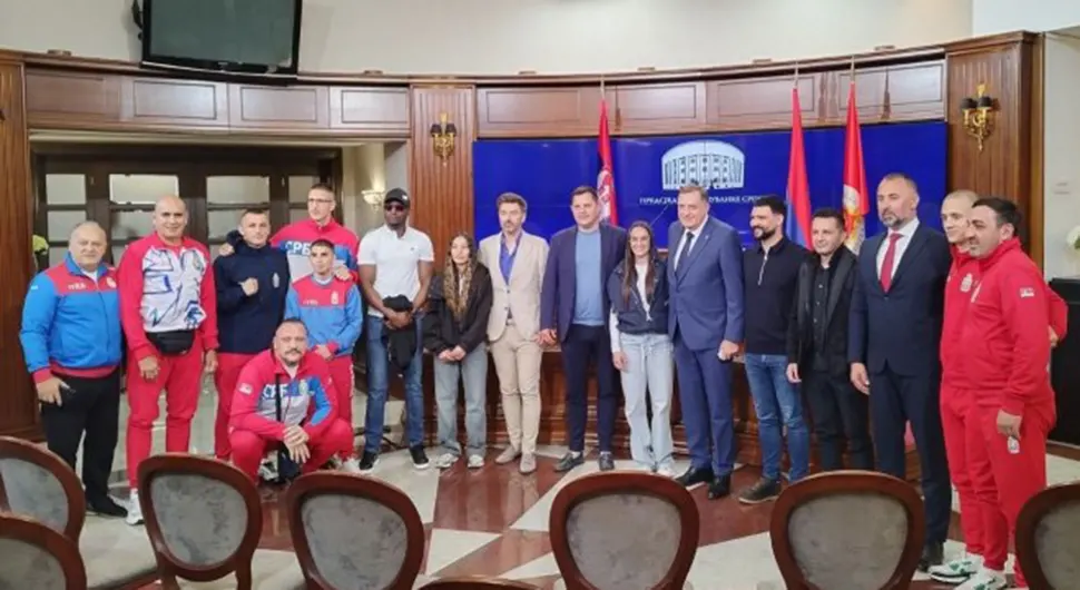 Dodik: Nema boljeg mjesta od Banjaluke da Sara Ćirković ponese profesionalnu titulu