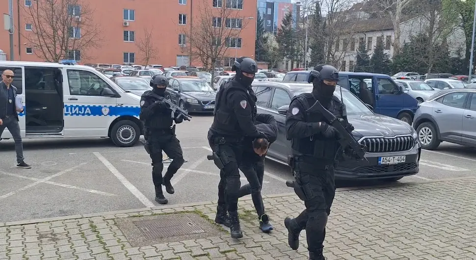 Предложен притвор осумњиченима за разбојништво: Власника претукли и закључали у кући!