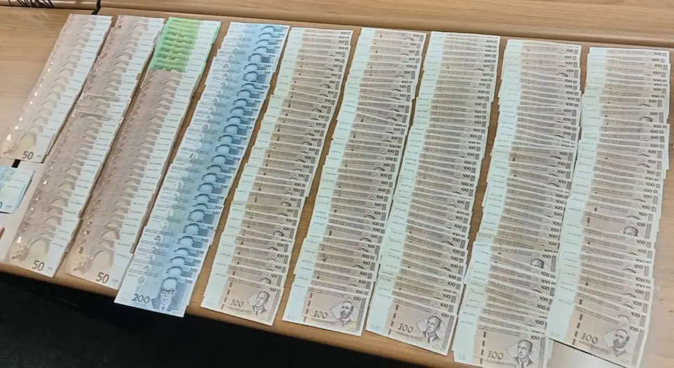 Banjalučanin osumnjičen za krađu 35.000 KM iz automobila
