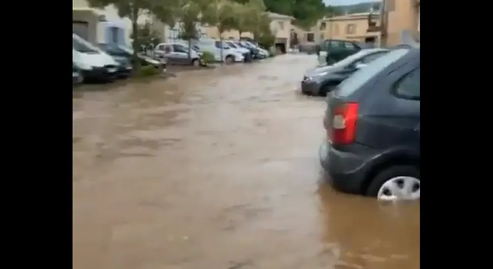 Katastrofalne poplave u Francuskoj odnose živote: Scene opisane kao ratne