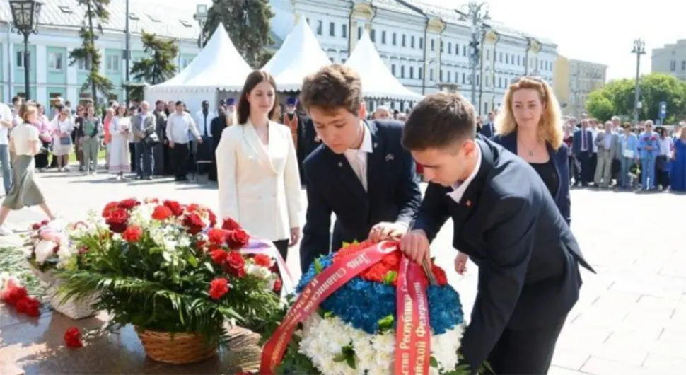 Predstavništvo Srpske u Moskvi položilo vijenac na spomenik Ćirilu i Metodiju