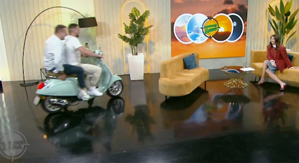 Hit snimak: Vlado Georgiev vespom 'uletio' u studio ATV-a