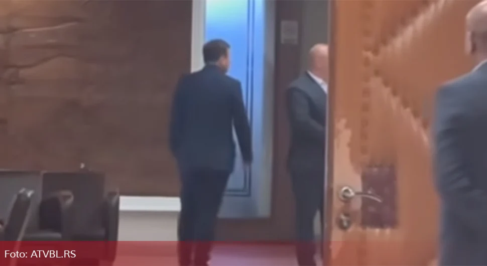 Vukanović i Vučinić udaljeni iz skupštinske sale