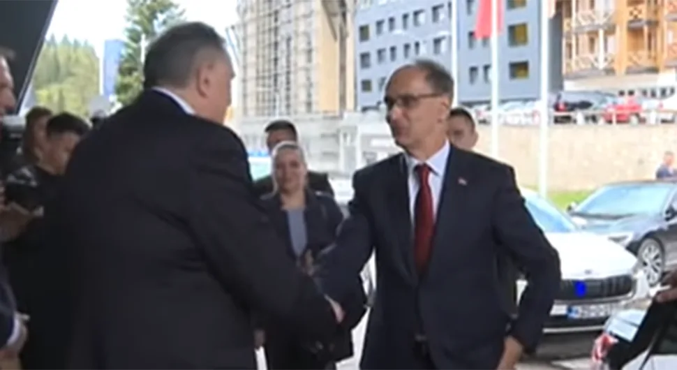 Премијер Србије стигао на Јахорину; Дочекао га предсједник Српске