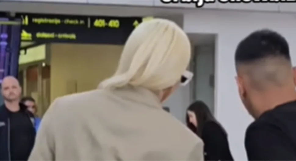 Jelena Karleuša napustila Srbiju