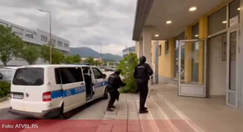 Dvojac koji se predstavljao kao Đorđe Ždrale sproveden u Tužilaštvo