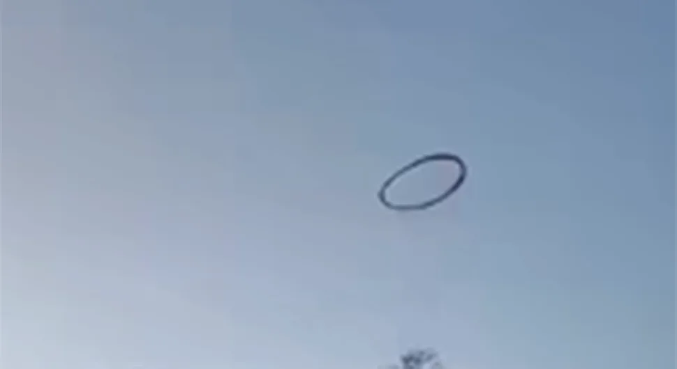 Misteriozni crni prsten na nebu šokirao građane