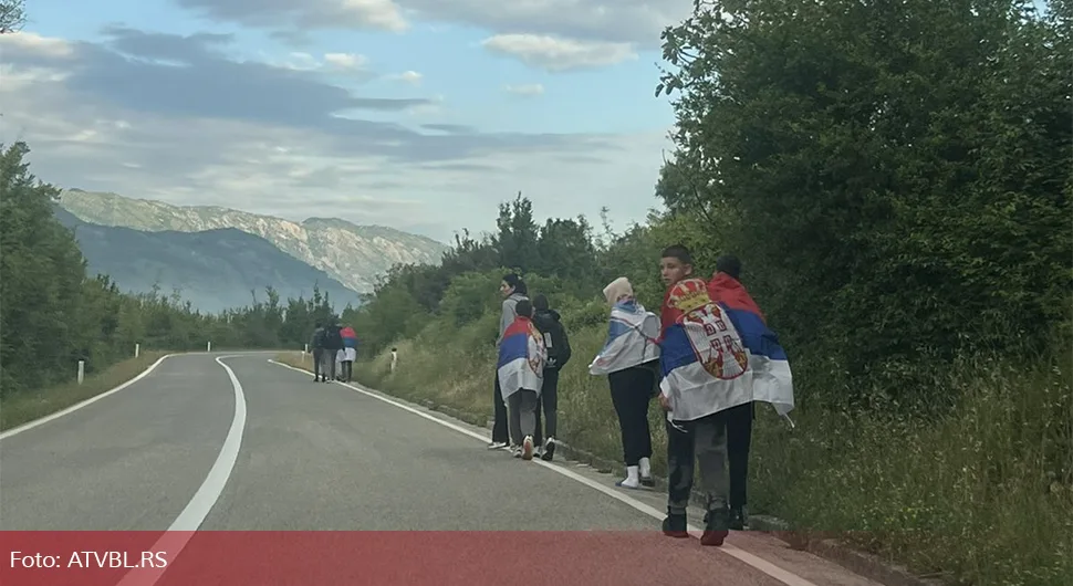 Mladi Trebinjci krenuli pješke u rodno selo Svetog Vasilija Ostroškog