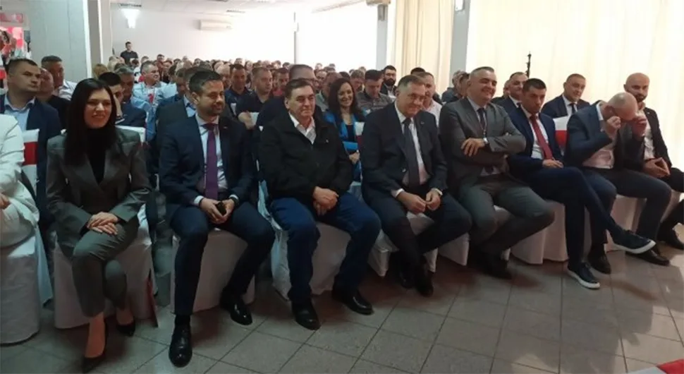 Почела изборна конференција шамачког Општинског одбора, присуствује Додик