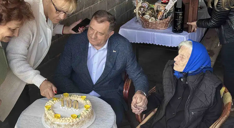Бака Љепосава слави 100. рођендан, на прославу стигао и предсједник Српске