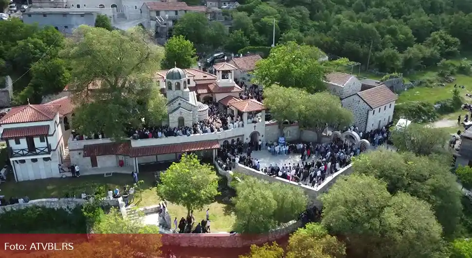 ''Molitva nam je dala snagu'': Mrkonjići i Sveti Vasilije okupili veliki broj vjernika
