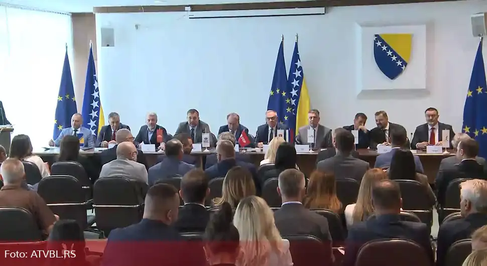 Платформа без садржаја, подршке и изгледа да заживи: Шта покушава опозиција?