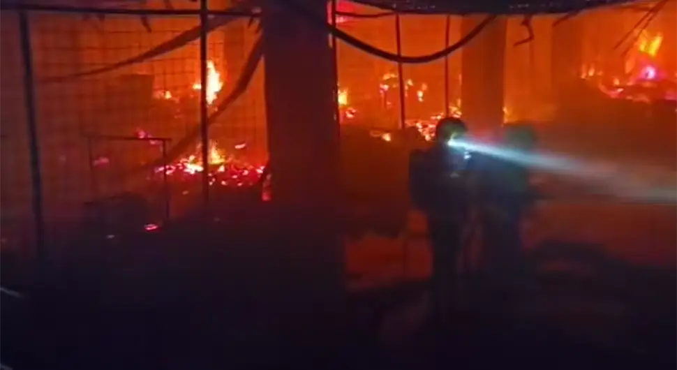 Избио велики пожар, ватрогасци се два дана боре са ватром