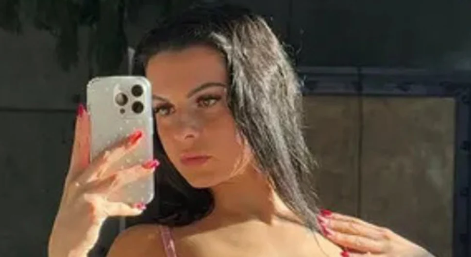 Скандал у католичкој школи: Испливале експлицитне фотографије васпитачице