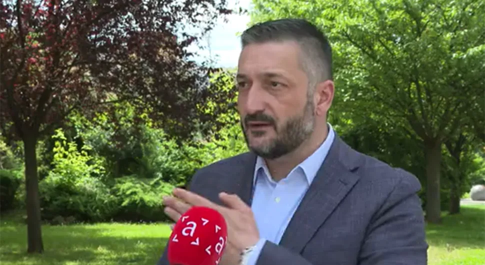 Нинковић најавио кривичне пријаве: Клубови добили бесплатне термине на базену, а дјеци скупо наплаћују тренинге
