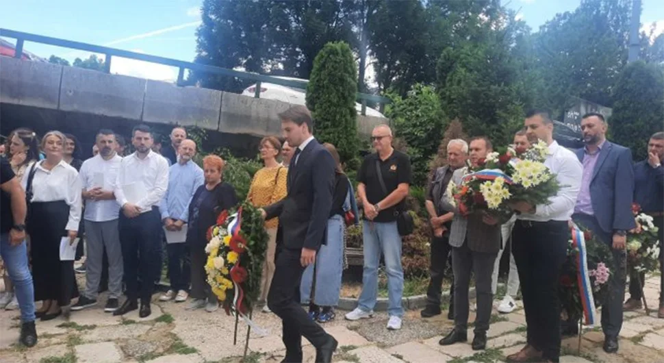 Положено цвијеће на споменик и гроб Гаврила Принципа