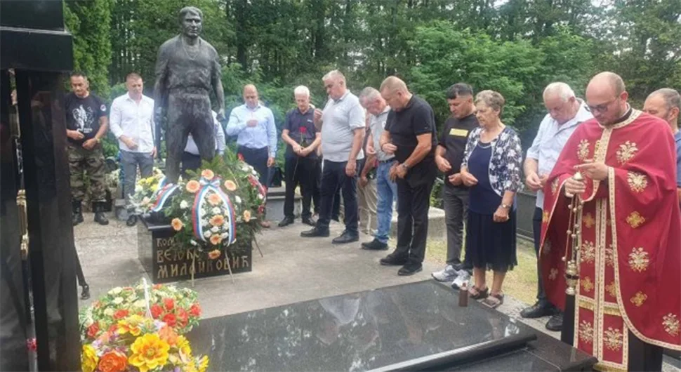 На Вучијаку положени вијенци у знак сјећања на страдале Прњаворчане