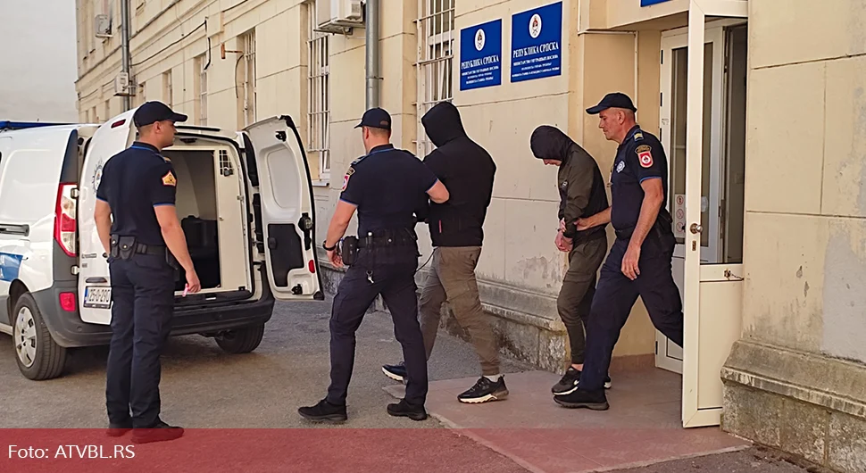 Pogledajte sprovođenje Trebinjaca za kojima se tragalo zbog pokušaja ubistva oca i sina
