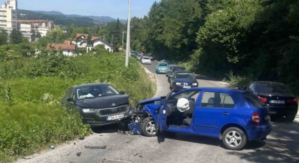 Težak sudar na bh. putu: Jedna osoba povrijeđena
