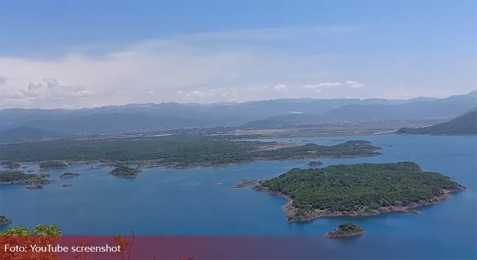 Руса задесило невријеме на језеру, спасили га црногорски ватрогасци