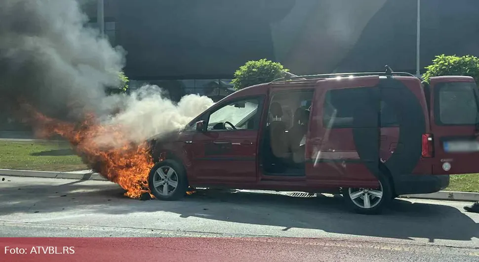 Banjaluka: Izbio požar, vatra progutala ''kedija''