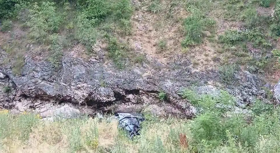 Језиве слике са мјеста несреће у којој су погинули мајка и дијете