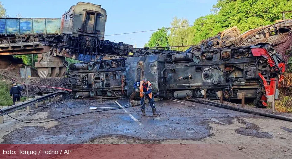 Још једна несрећа у Русији: Пао жељезнички мост, цијела посада у болници