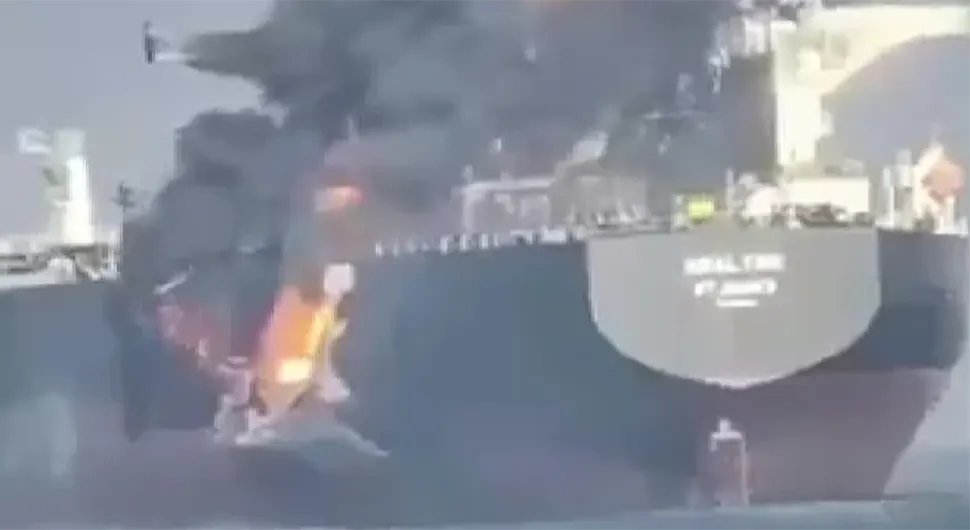 Ometanje navigacije: Sudar dva tankera u Hormuškom moreuzu, požar i dim vide se kilometrima daleko