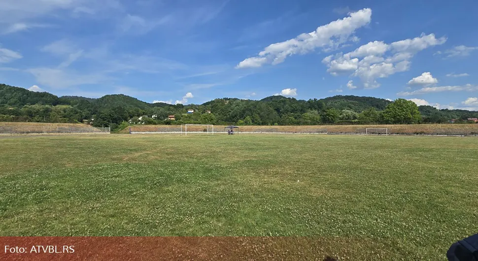 Sjednica teslićkog parlamenta na stadionu, na ''golovima'' Dubravac i Jašarević