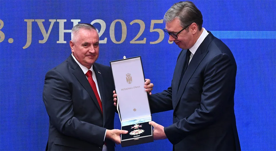 Višković na lični prijedlog Vučića odlikovan Ordenom Srbije na lenti