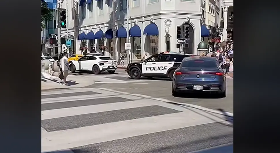 Policija zaustavila robotaksi zbog prekršaja - ko dobija kaznu?