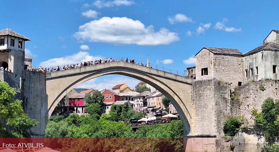 Na Starom mostu osvanulo upozorenje nakon nedavnog incidenta