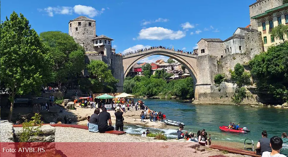 Канализација се улијева у Неретву испод Старог моста