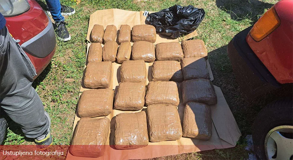 Akcija ”Insajder”: Zaplijenjeno 27 kilograma marihuane, uhapšen i taksista