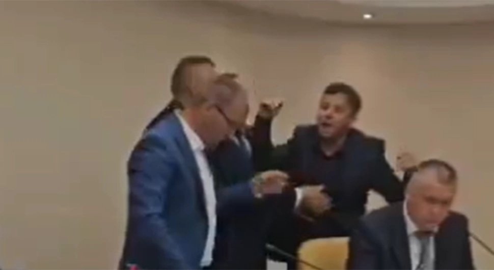 Pogledajte kako je Vukanović nasrnuo na Stevandića