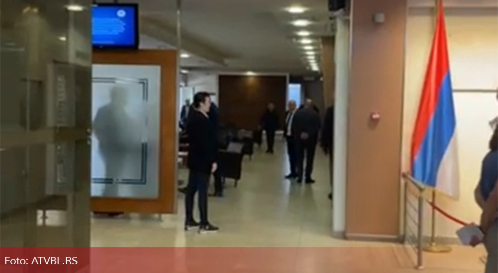 Vukanović ponovo izbačen iz sale: Galamio po hodniku