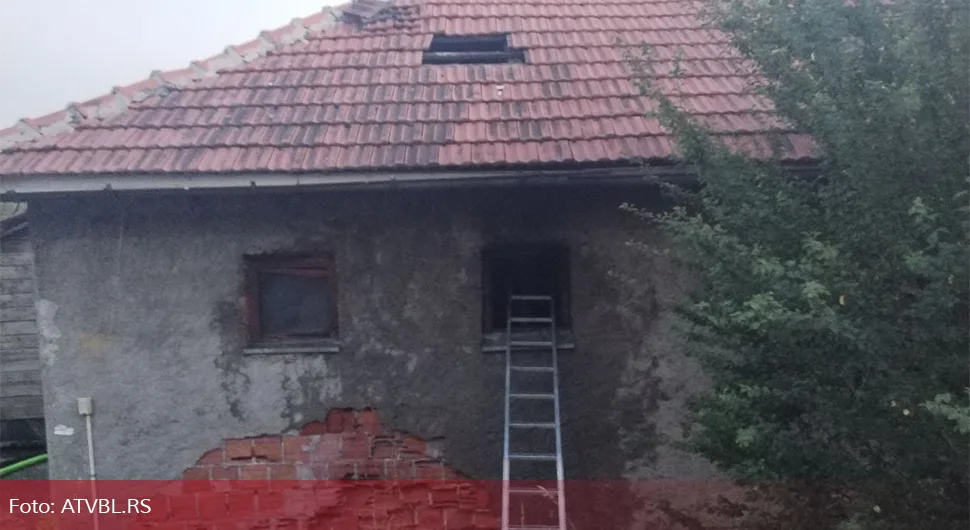 Gorjela napuštena kuća