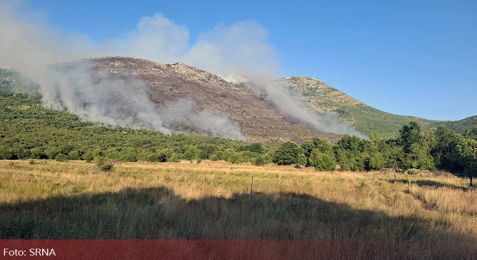 Kiša ugasila požar, grom izazvao novi: Dobrovoljci i vatrogasci nastavljaju borbu