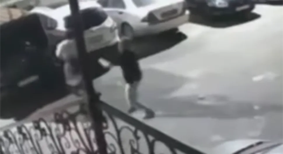 UZNЕMIRUJUĆЕ Poznati MMA borac izašao iz automobila, pa 'popio' pet metaka i sve preživeo