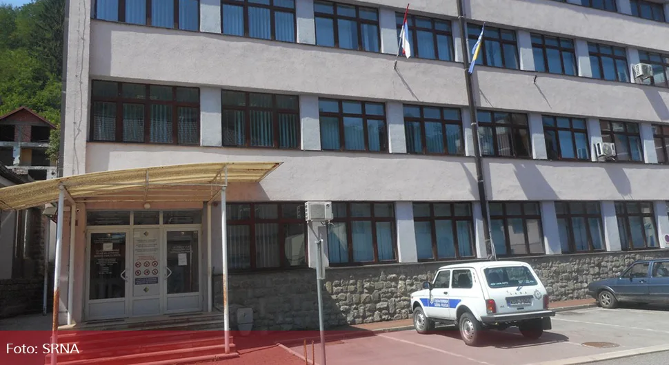 Sutra u Srebrenici odavanje počasti i polaganje cvijeća kod bivših logora za Srbe