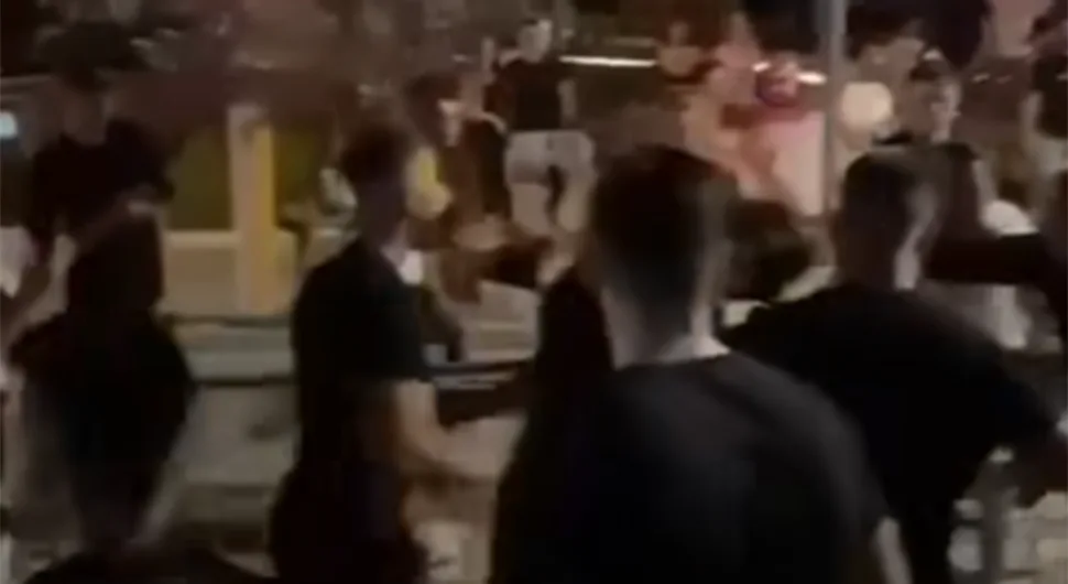 Objavljen snimak: Mladić brutalno pretučen ispred kluba gdje su nastupali Jala Brat i Buba Koreli