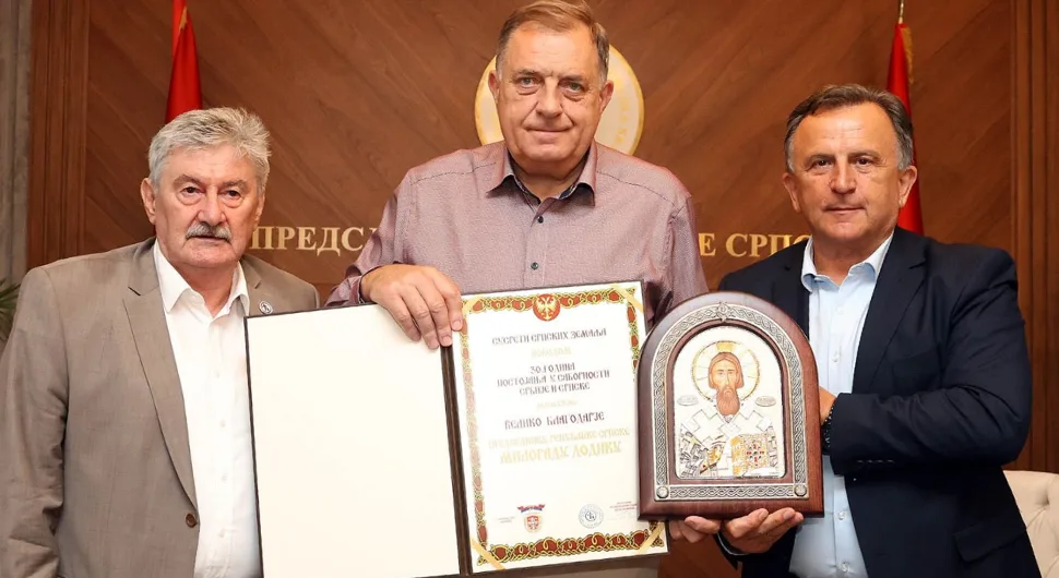 Предсједнику Додику признање поводом 30 година манифестације 'Сусрети српских земаља'