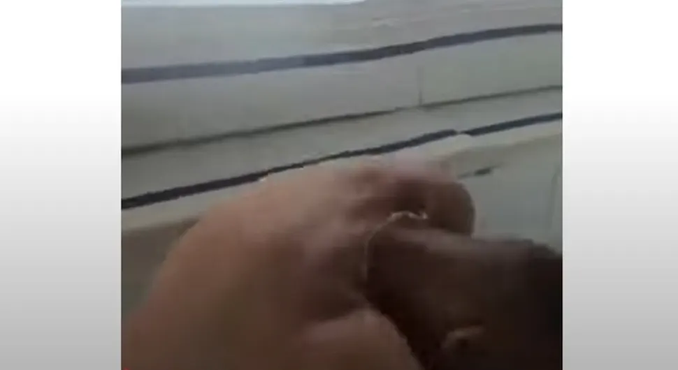 Muškarac se zatekao na malom brodu usred oluje