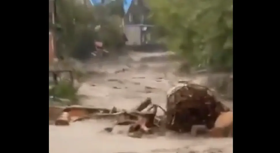 Nezapamćeno nevrijeme pogodilo ovu zemlju: Ima mrtvih, stotine ljudi evakuisano