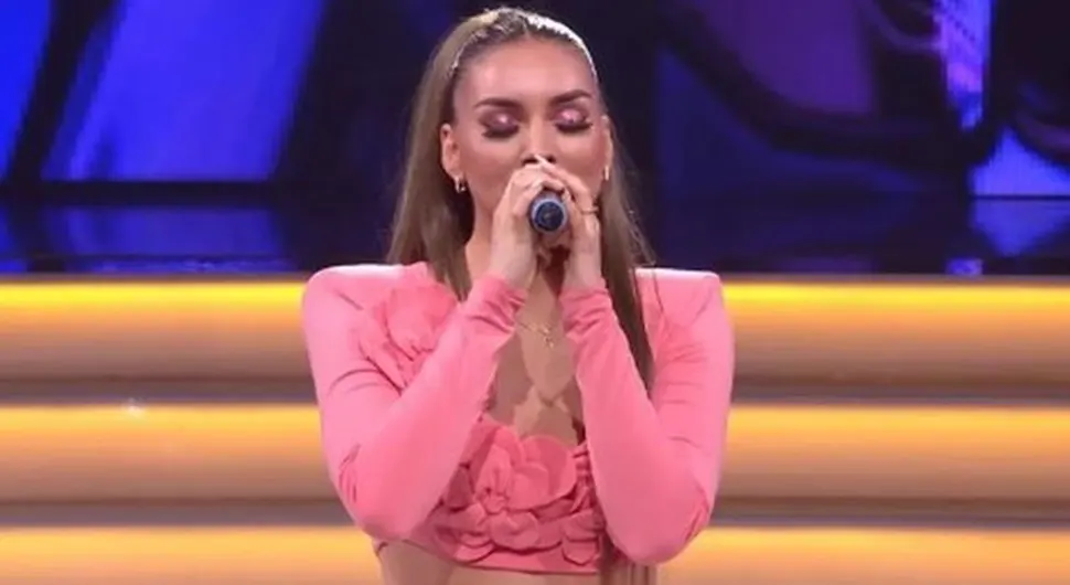 antonia-830x553.webp