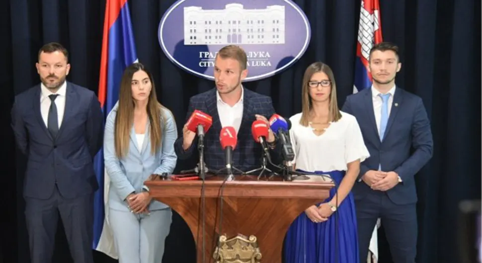 Zašto Borenović prećutkuje da je advokat ''Vijadukta'' saradnik Stanivukovića?