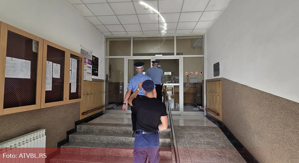 Циркус у Теслићу: Замијенили браву да потпредсједник Скупштине не може ући у канцеларију