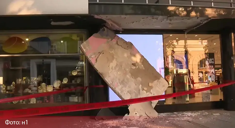 Srušio se dio nadstrešnice u centru Beograda
