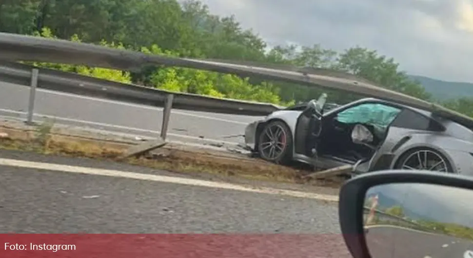 Žestoka nesreća: ''Porše'' probio zaštitnu ogradu na auto-putu